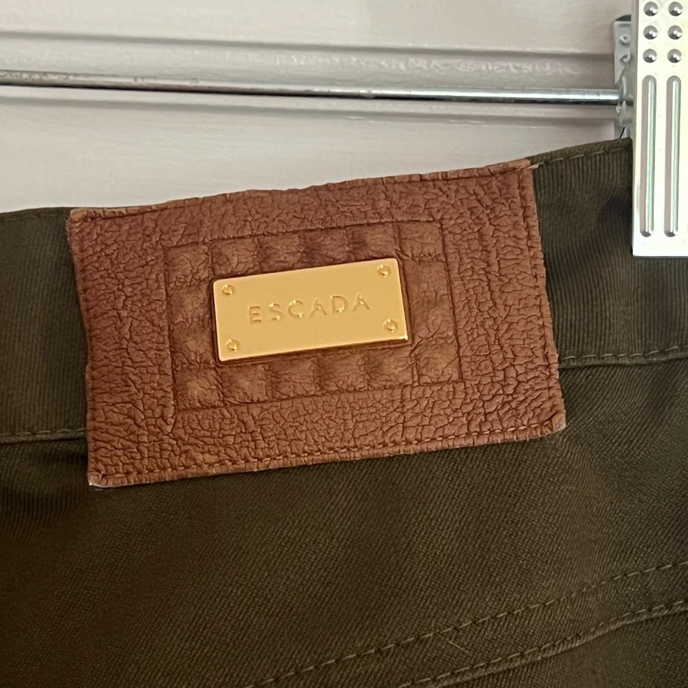 ESCADA • OLIVE GREEN • PANTS - Picture 3 of 4